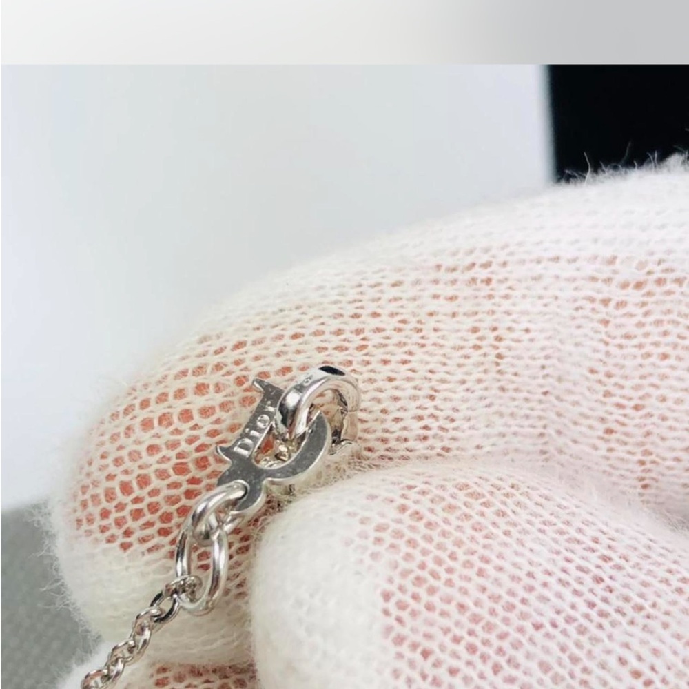 🔥EUC Christian Dior floral bracelet approximately 8” no￼stones missing +box🔥 - Picture 4 of 11